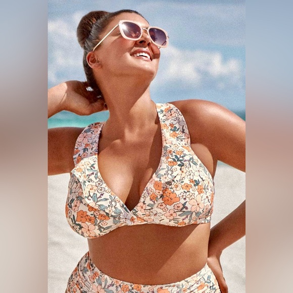 Cupshe Other - Ditsy Floral Ruffle Bikini Set